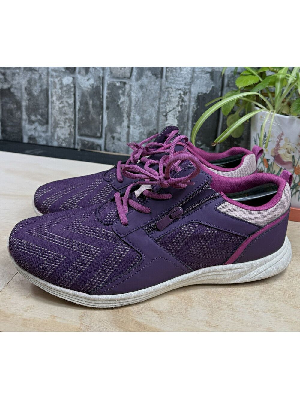 Vionic Lyla Men's Purple/Pink Chevron Low Top Lace-Up Athletic Sneaker Wide